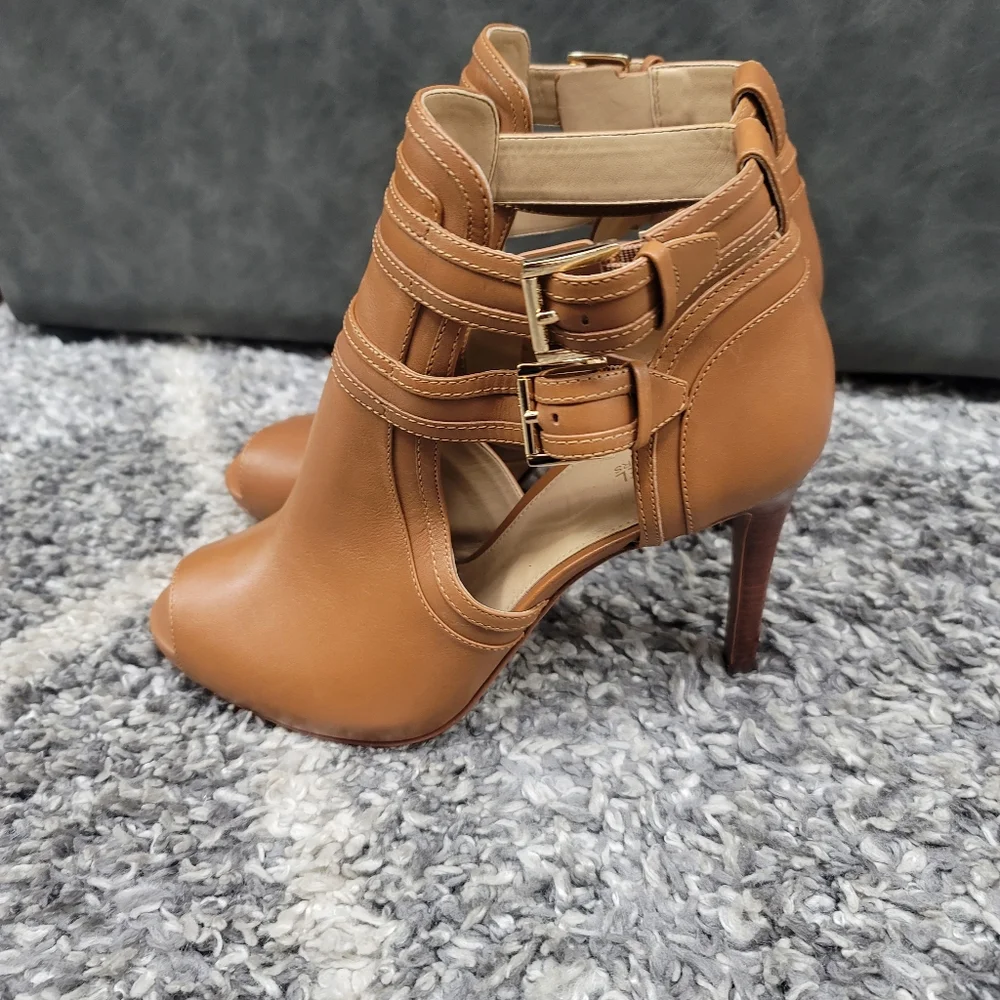 Michael Kors open toe heels 👠